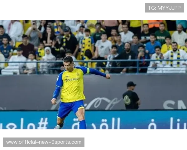 坎特在吉达联合完成底线铲断，阻断对方禁区内突破